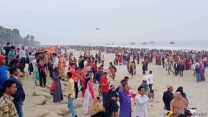 ঈদের ছুটিতে পর্যটকে মুখরিত কুয়াকাটা