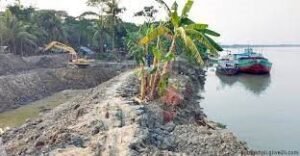 ১৮ কিলোমিটার ঝুঁকিপূর্ণ বেড়িবাঁধ নিয়ে আতঙ্কে উপকূলবাসী