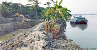 ১৮ কিলোমিটার ঝুঁকিপূর্ণ বেড়িবাঁধ নিয়ে আতঙ্কে উপকূলবাসী