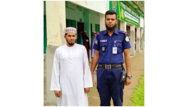 কেন্দ্রে প্রশ্নপত্রের ছবি তোলায় শিক্ষককে তিন মাসের কারাদণ্ড